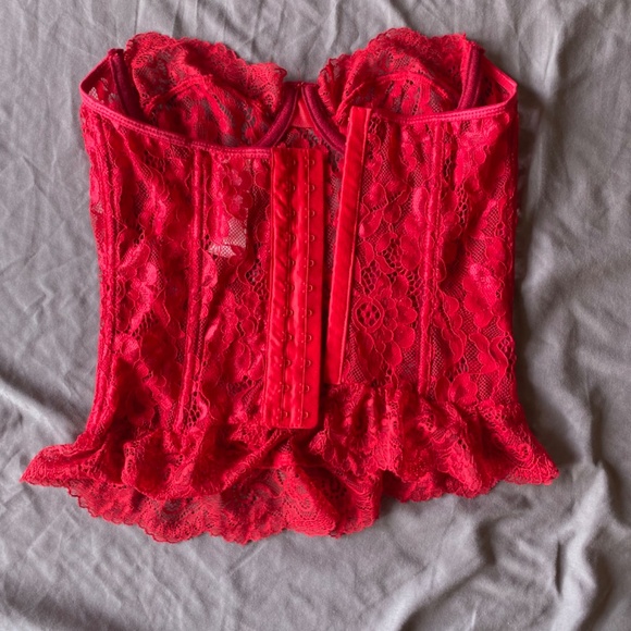 Red lace bustier top - Picture 2 of 2
